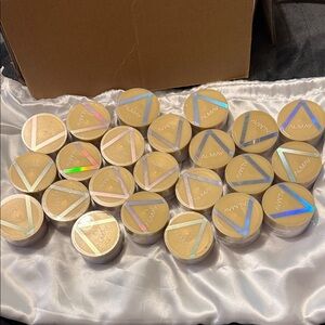 Almay Highlighter - NWT Sealed. Make them Jelly- 004 24K dreams x23